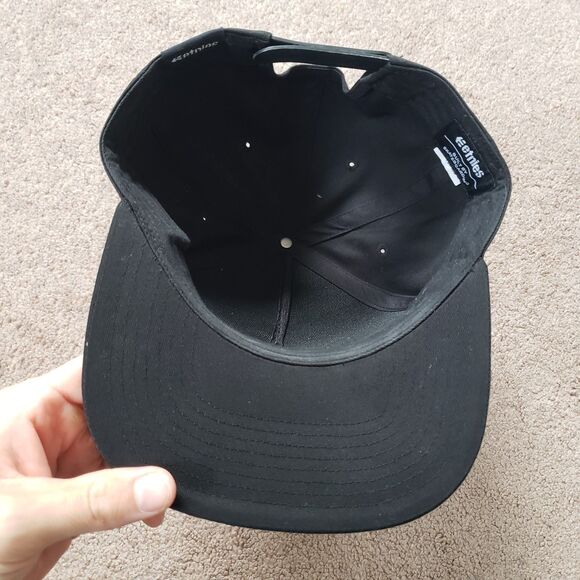 Etnies Skateboarding Classic Logo Black On Black Adult Snapback Hat Cap Grunge - Picture 3 of 4